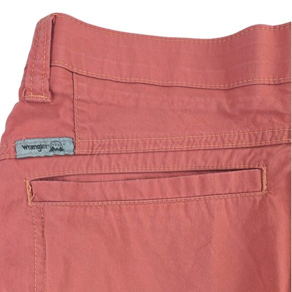 Wrangler | Salmon, 8.5 in, Outdoor Performance Hiking Shorts | Size 32 - Picture 4 of 4